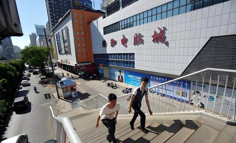 电脑配件批发市场动态解读：机遇与挑战并存